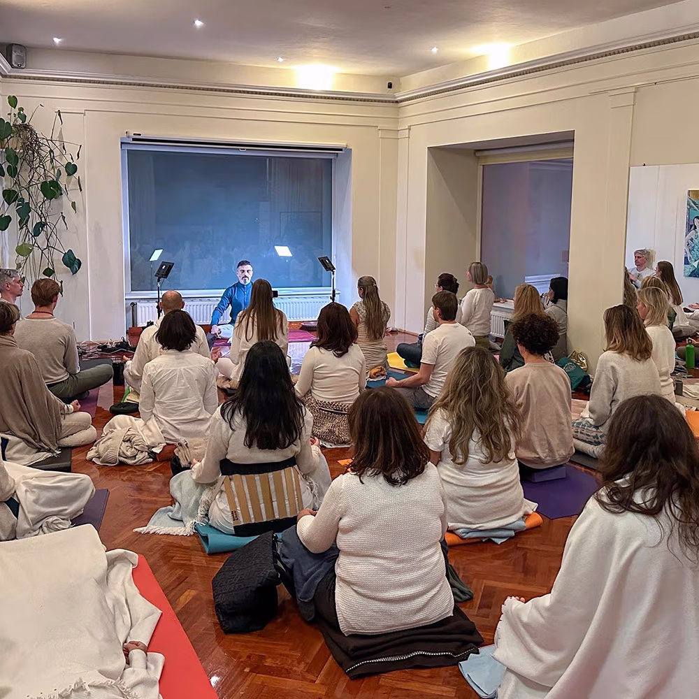 Asil channeling in front of an Audience