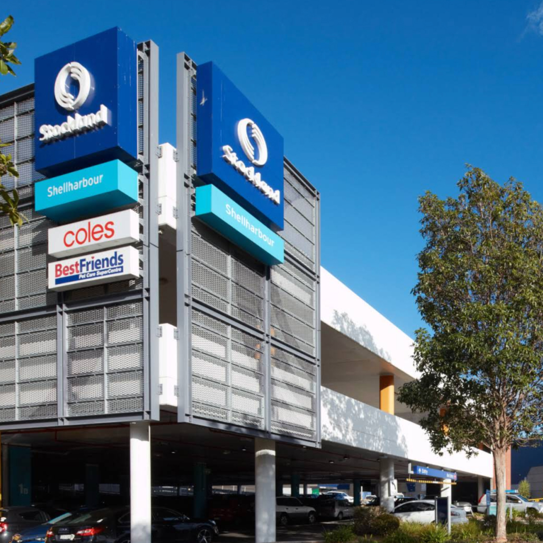 A clinical therapy room featuring two chairs and a small table, creating a welcoming and comfortable atmosphere.