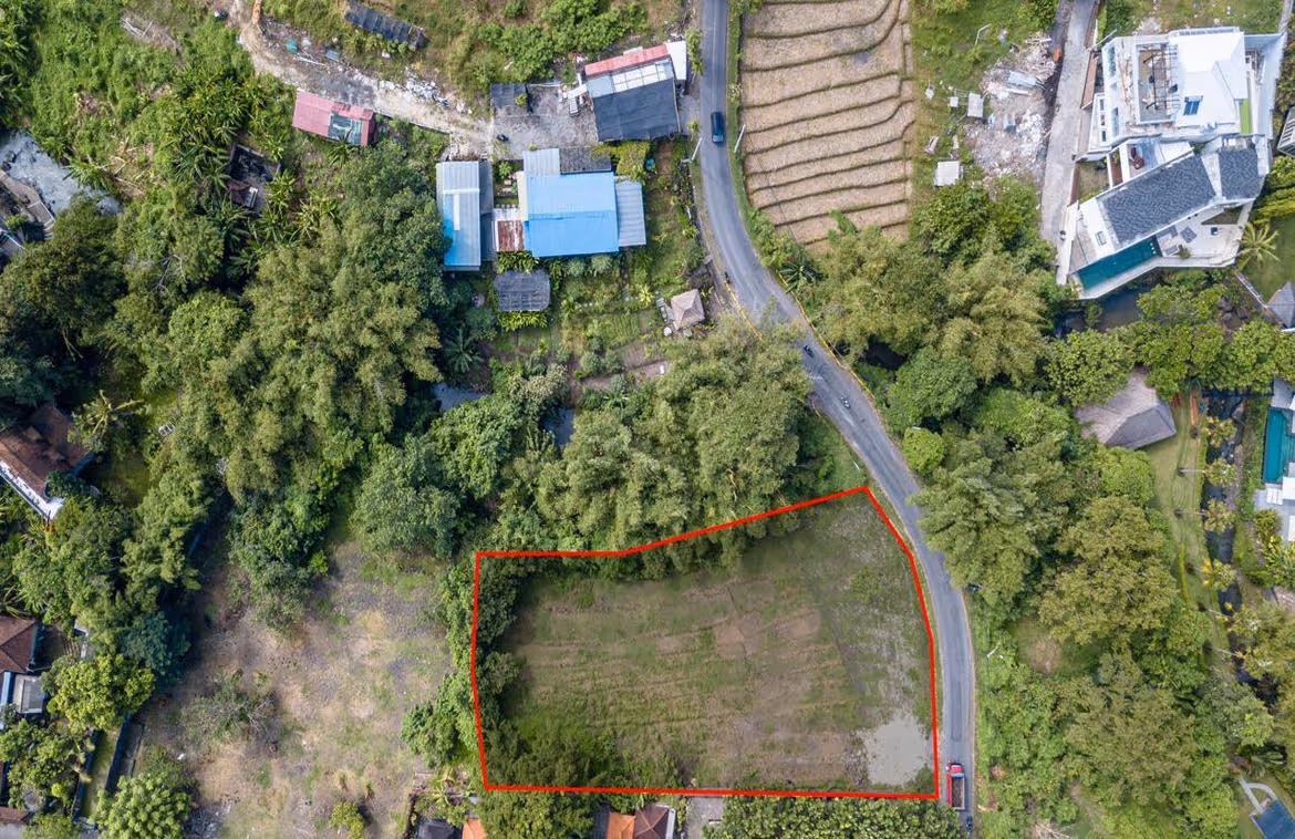 Plot for sale in Perernan