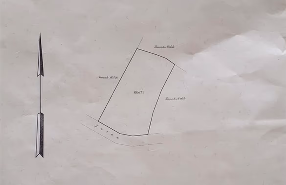 Plot for sale in Perernan