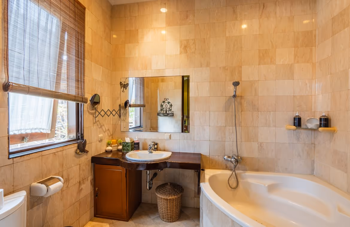 Three-bedroom freehold villa in central Petitenget
