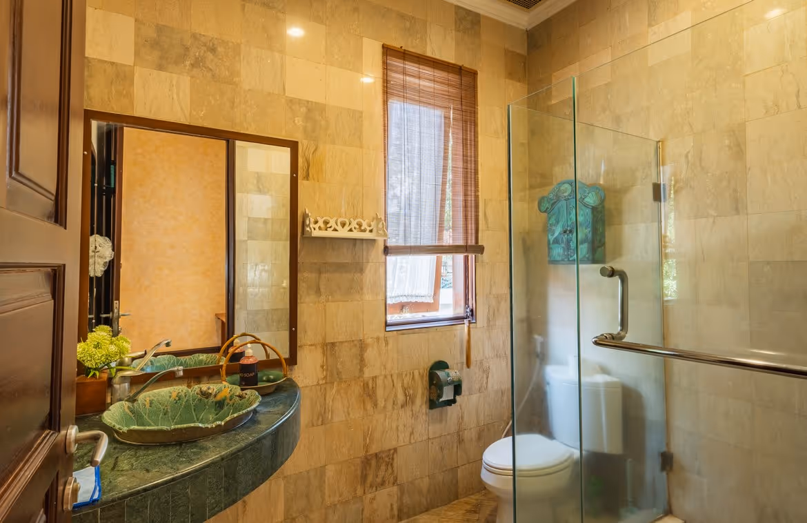 Three-bedroom freehold villa in central Petitenget