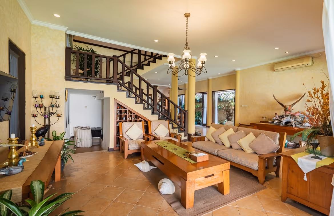 Three-bedroom freehold villa in central Petitenget