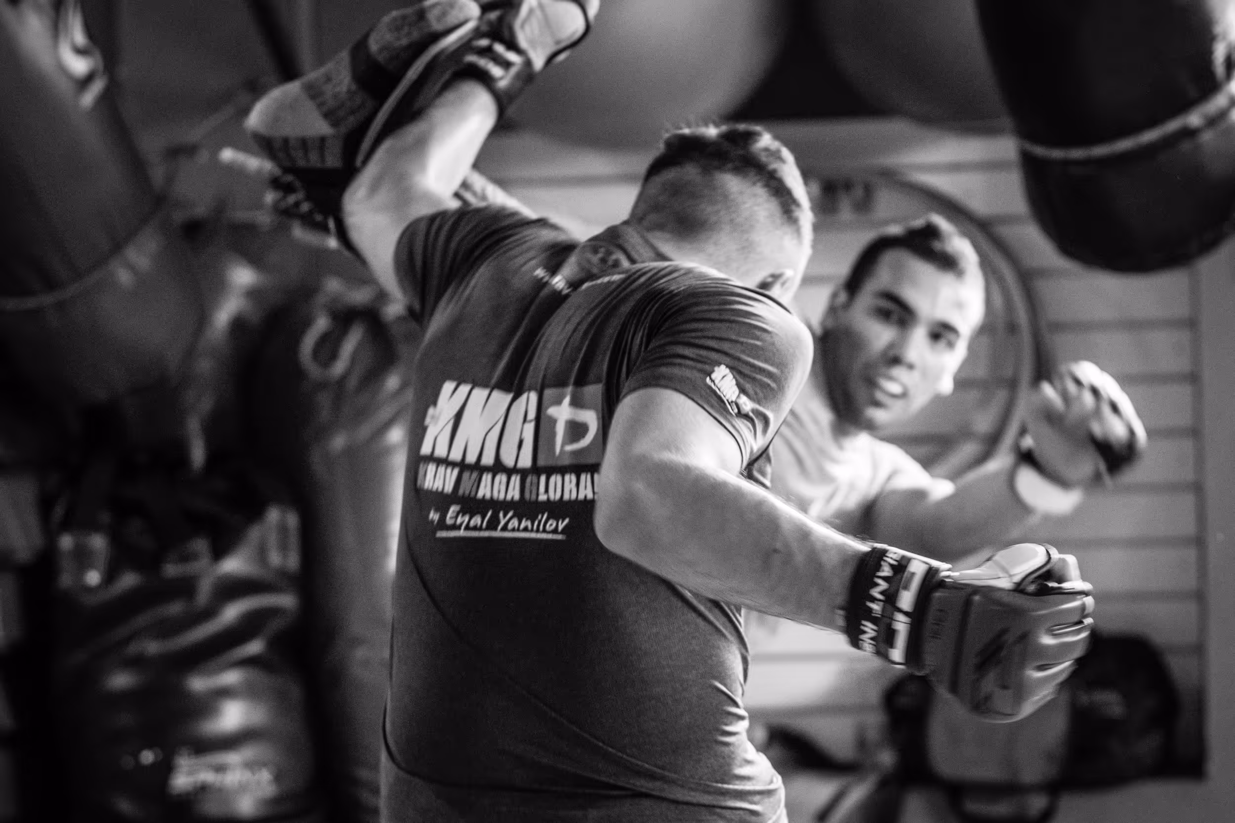 Krav Maga praktikanti demonstriraju tehnike