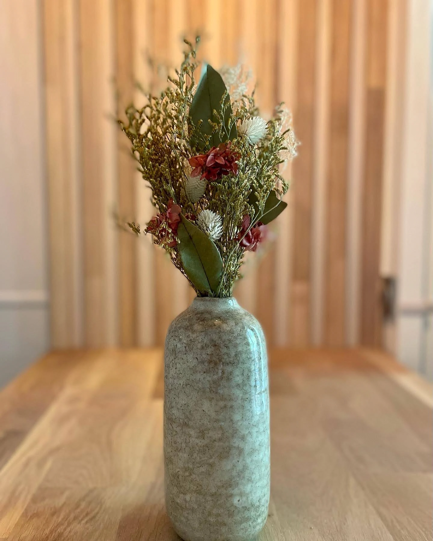 zoom sur un pot de fleur décoratif tendance