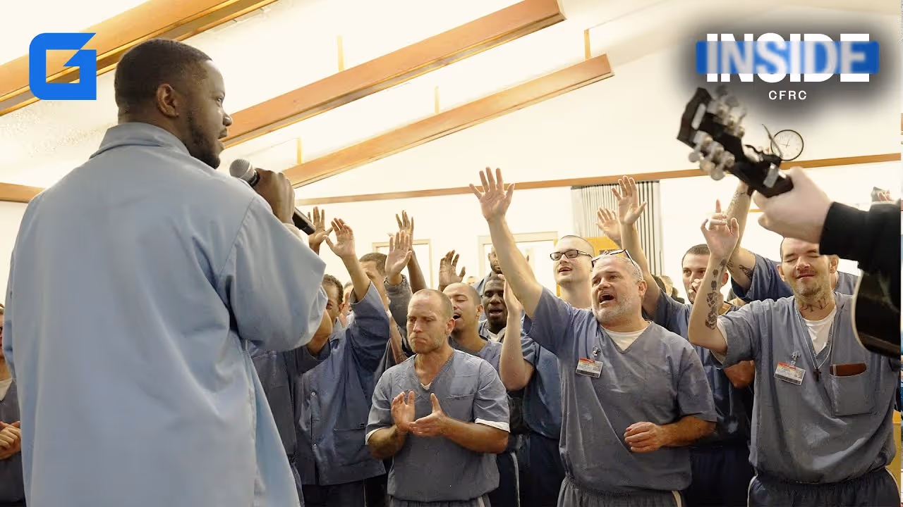 Inmate sings "How Great Is Our God" inside prison!!!