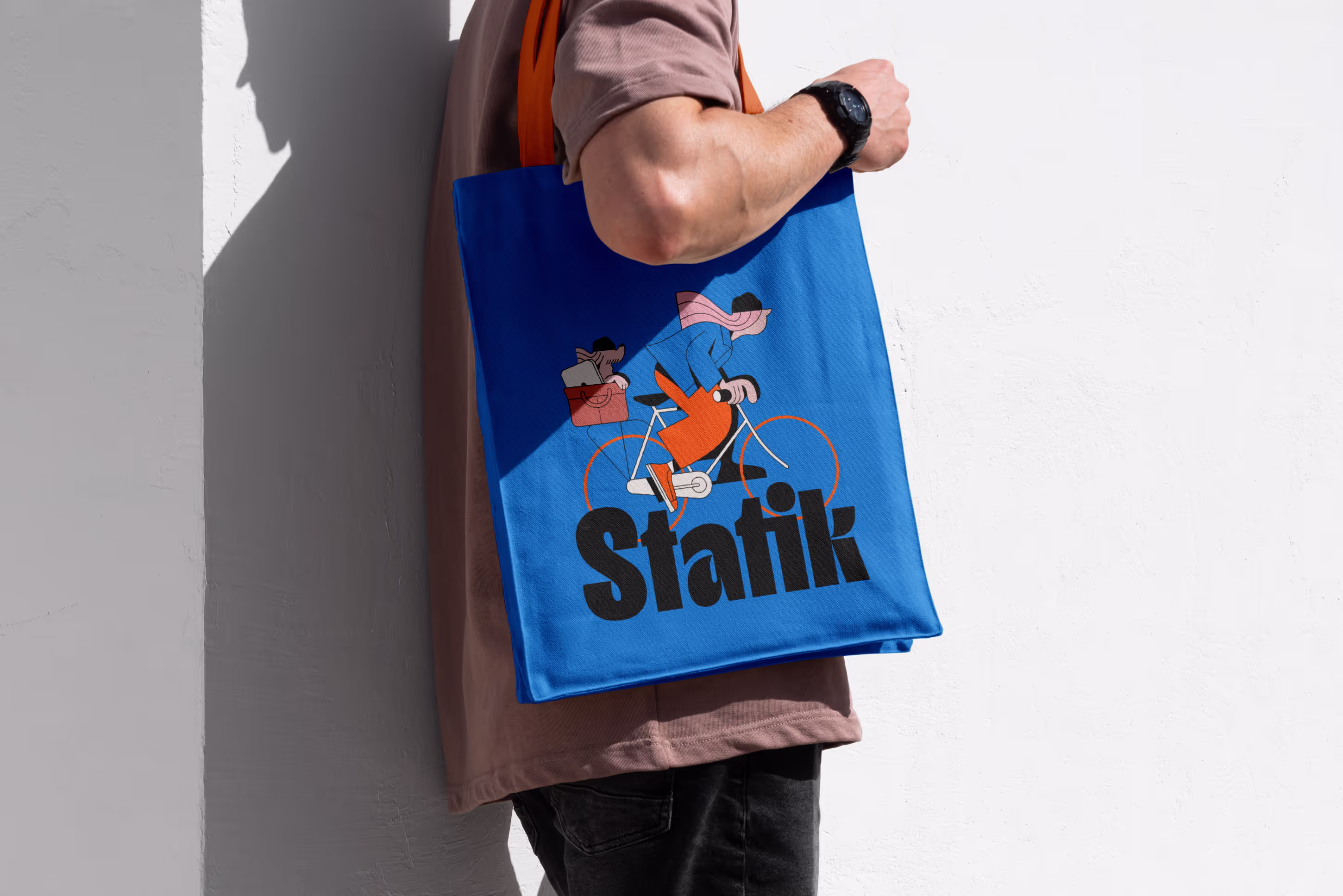 Totebag with an illustration of Statik.