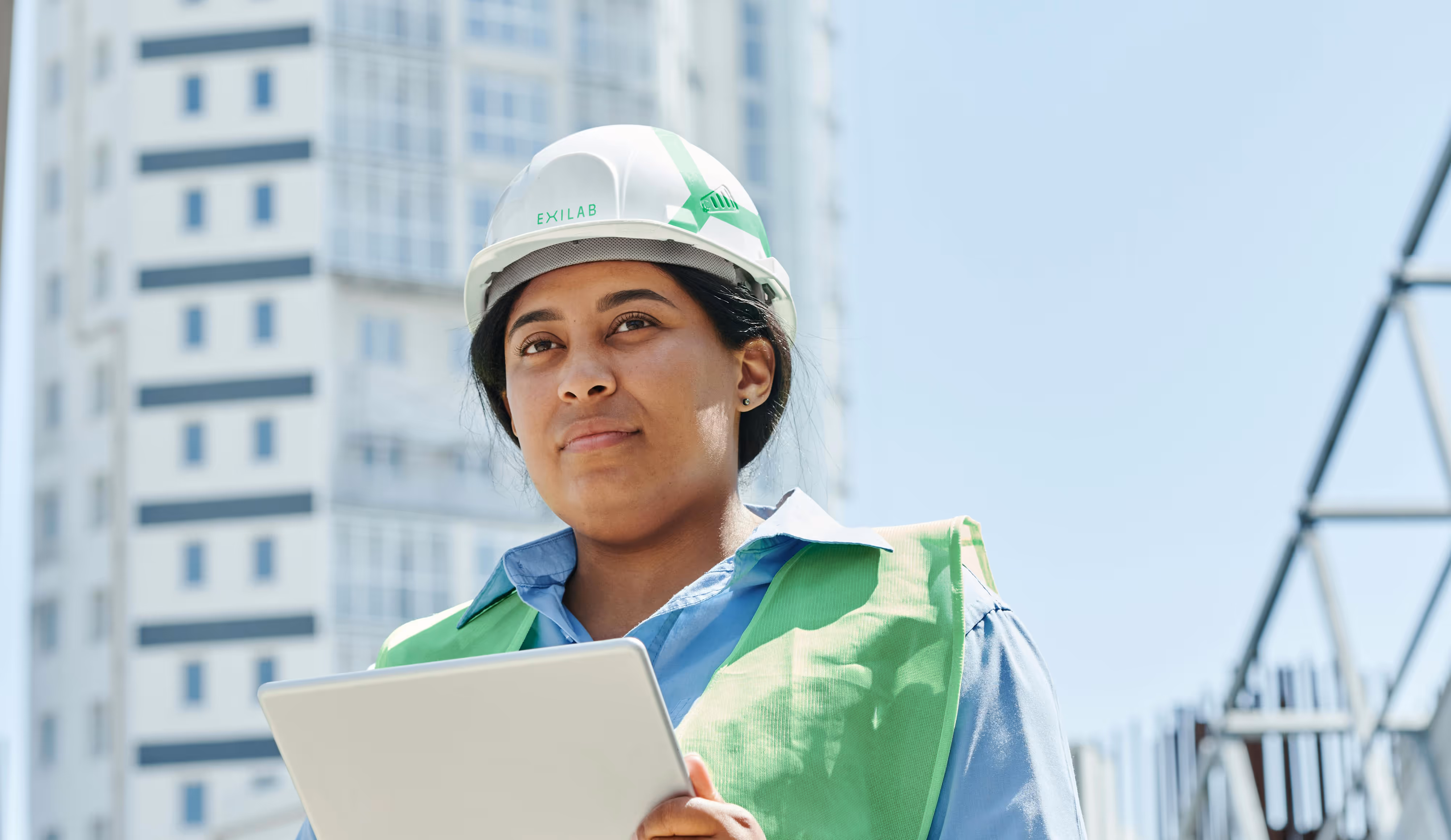 Vrouw met Exilab helm.