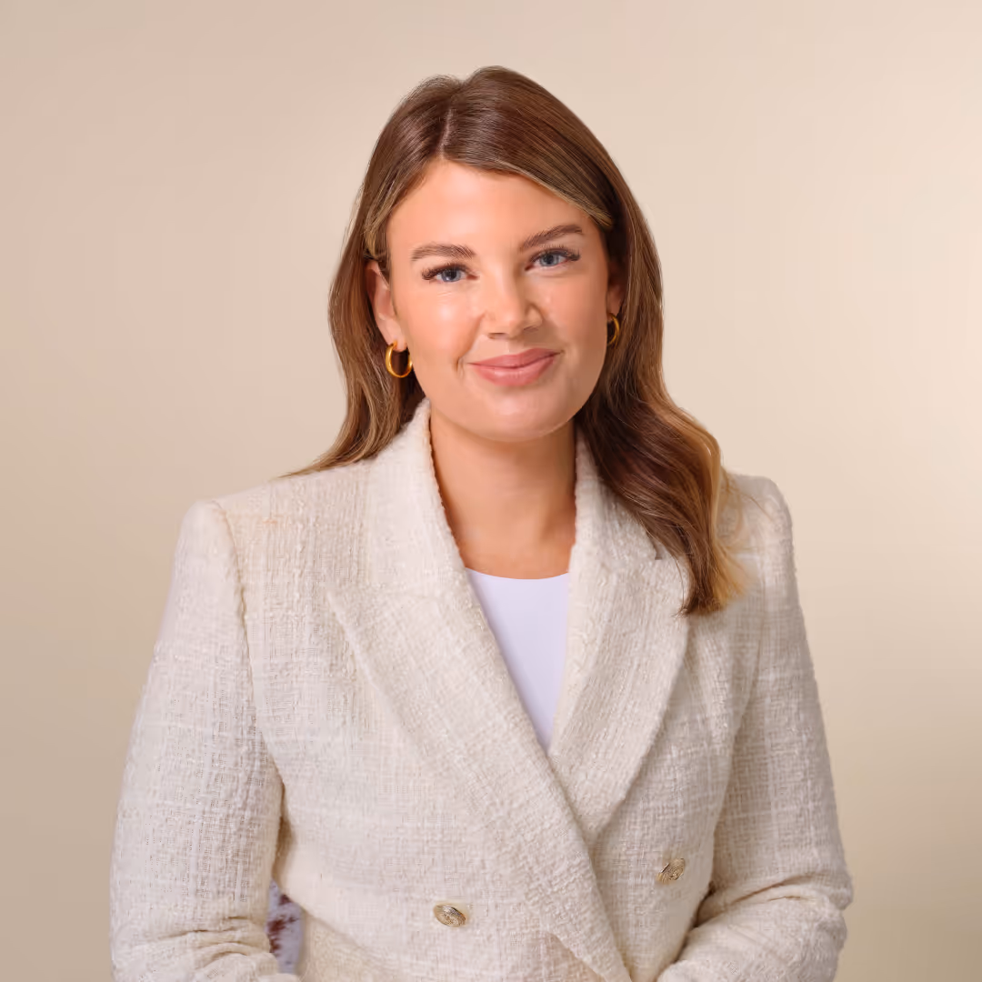 An employee in a white suit
