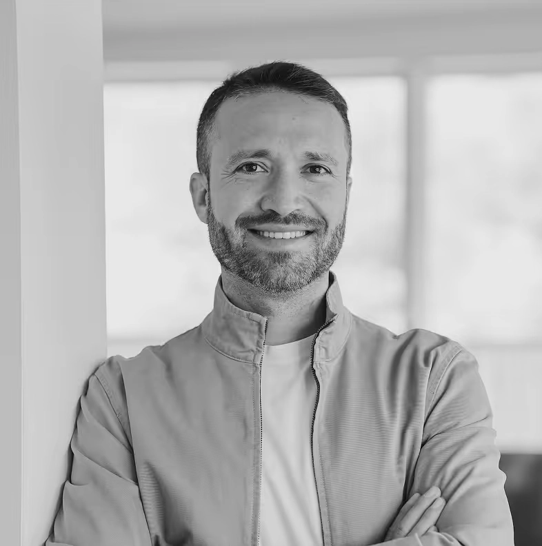 headshot of gavi the ceo of indiewalls