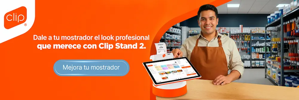 Joven mostrando en su tienda cómo funciona Clip Stand 2
