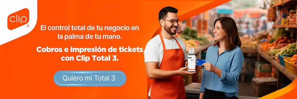 Vendedor cobrando con terminal Clip total 3