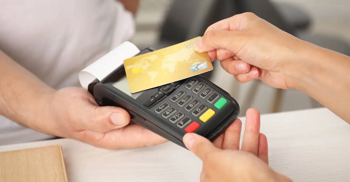 Señales de fraude al cobrar con tarjeta: guía básica para micro negocios