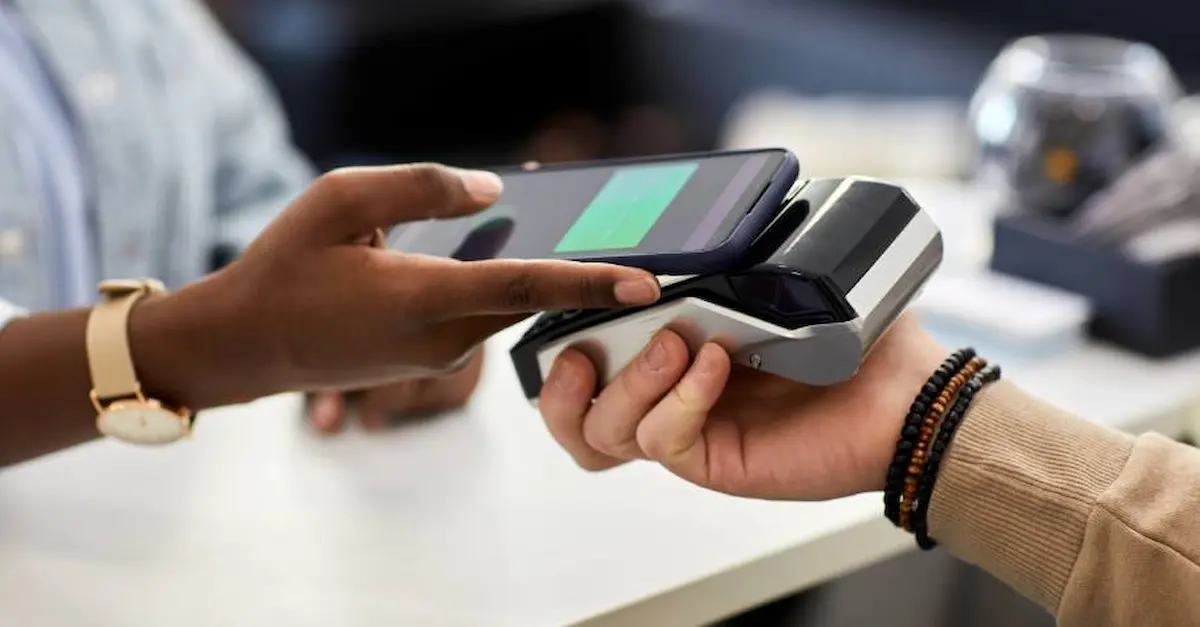 Alternativas de pago sin efectivo para transformar la experiencia de compra en tu negocio