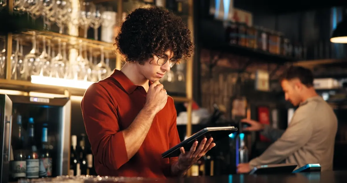 De libreta a datos: pasos para hacer más digital tu negocio tradicional
