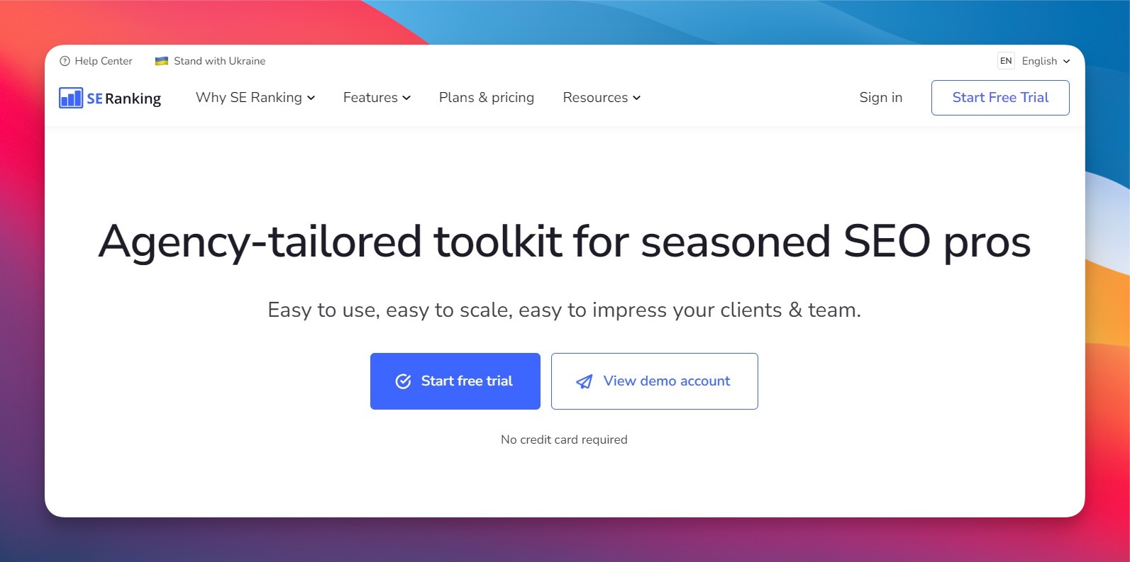 SE Ranking-Oberfläche zeigt Keyword-Ranking-Tracking mit Positionsverlaufsgrafik und SERP-Analyse