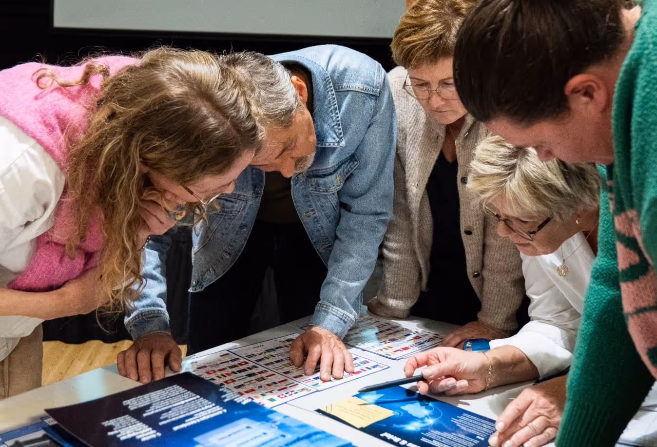 Teambuilding med gåter og aktiviteteter gjemt i kofferter