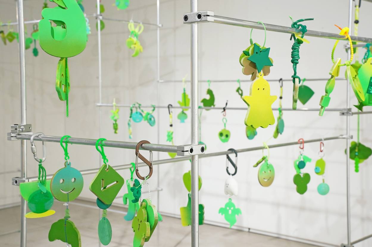 Yelin Lee (Yelin-ment), Chroma-Keyrings, 2026. Installation, variable dimensions.