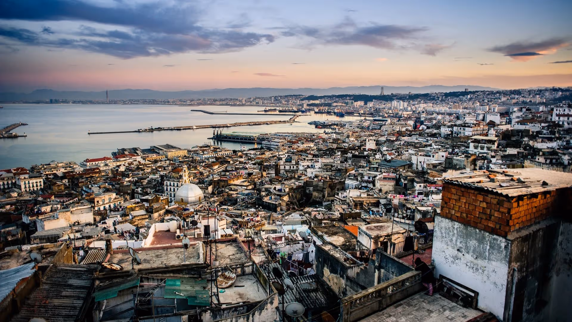 Camera Operator in Algiers