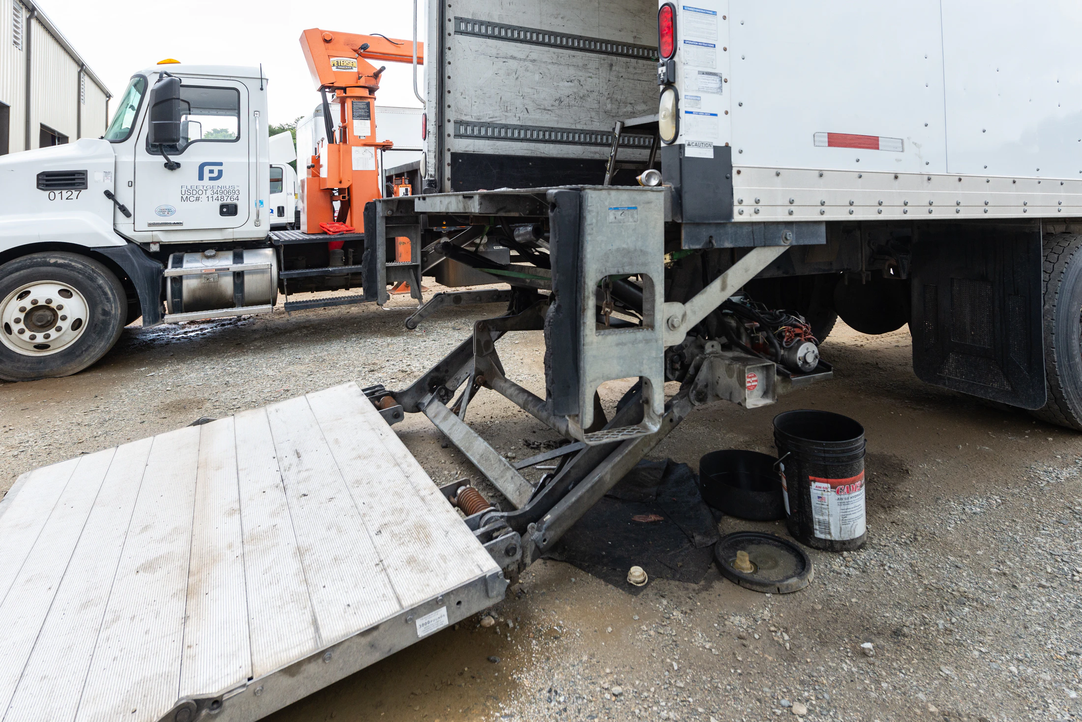 Truck trailer with liftgate problem getting repairs