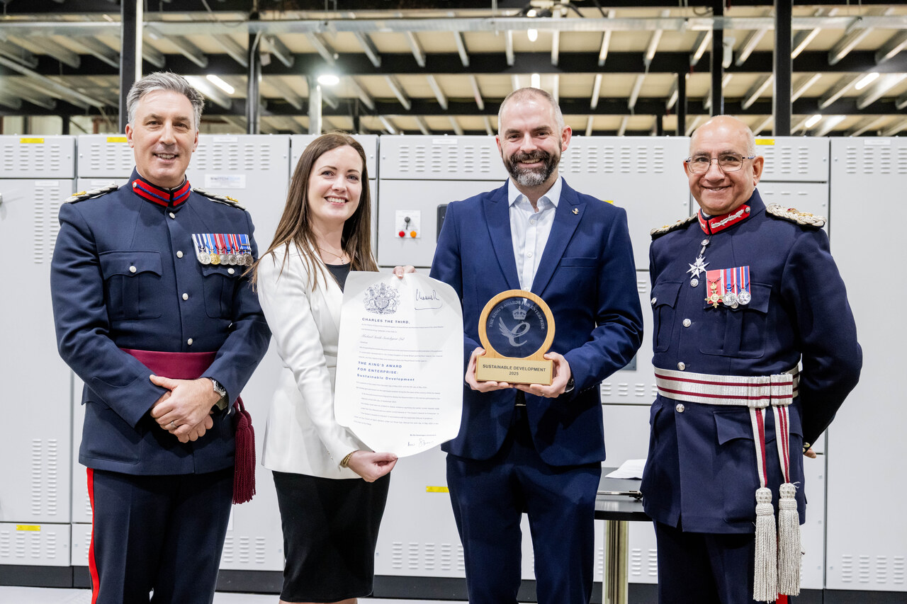 Lord Lieutenant of Leicestershire presents King's Award to MSSL