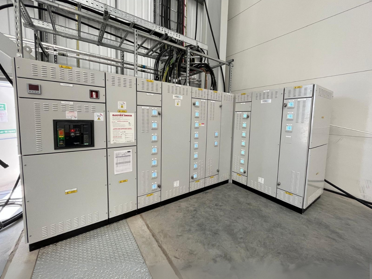 UK heatwaves drive focus on LV switchboard infrastructure