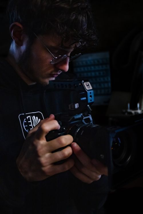 Photo d'un camarade que j'ai pu prendre durant un projet où il m'a fallu créer un site web ainsi que son contenu