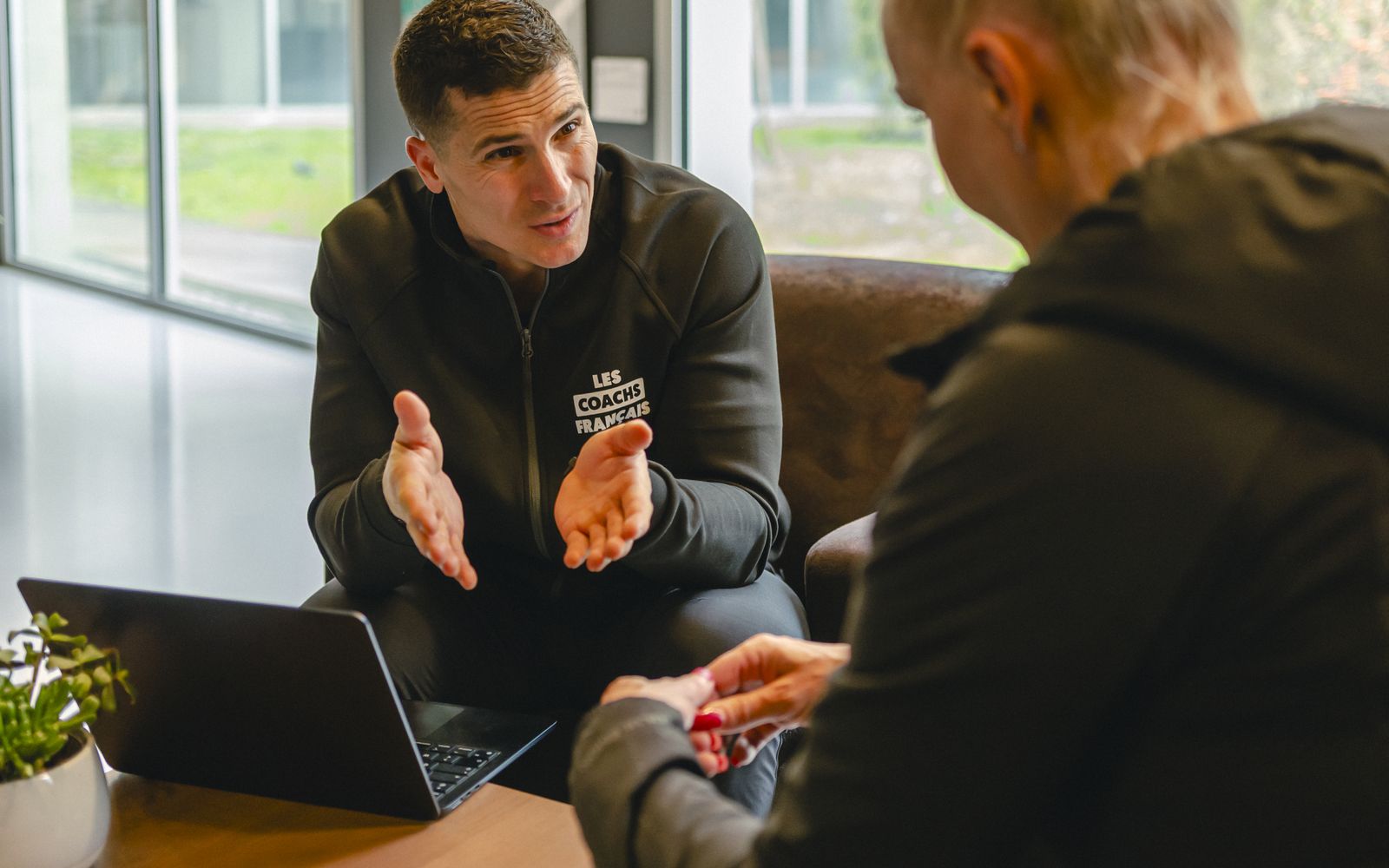 Trouver ses premiers clients quand on est coach sportif indépendant