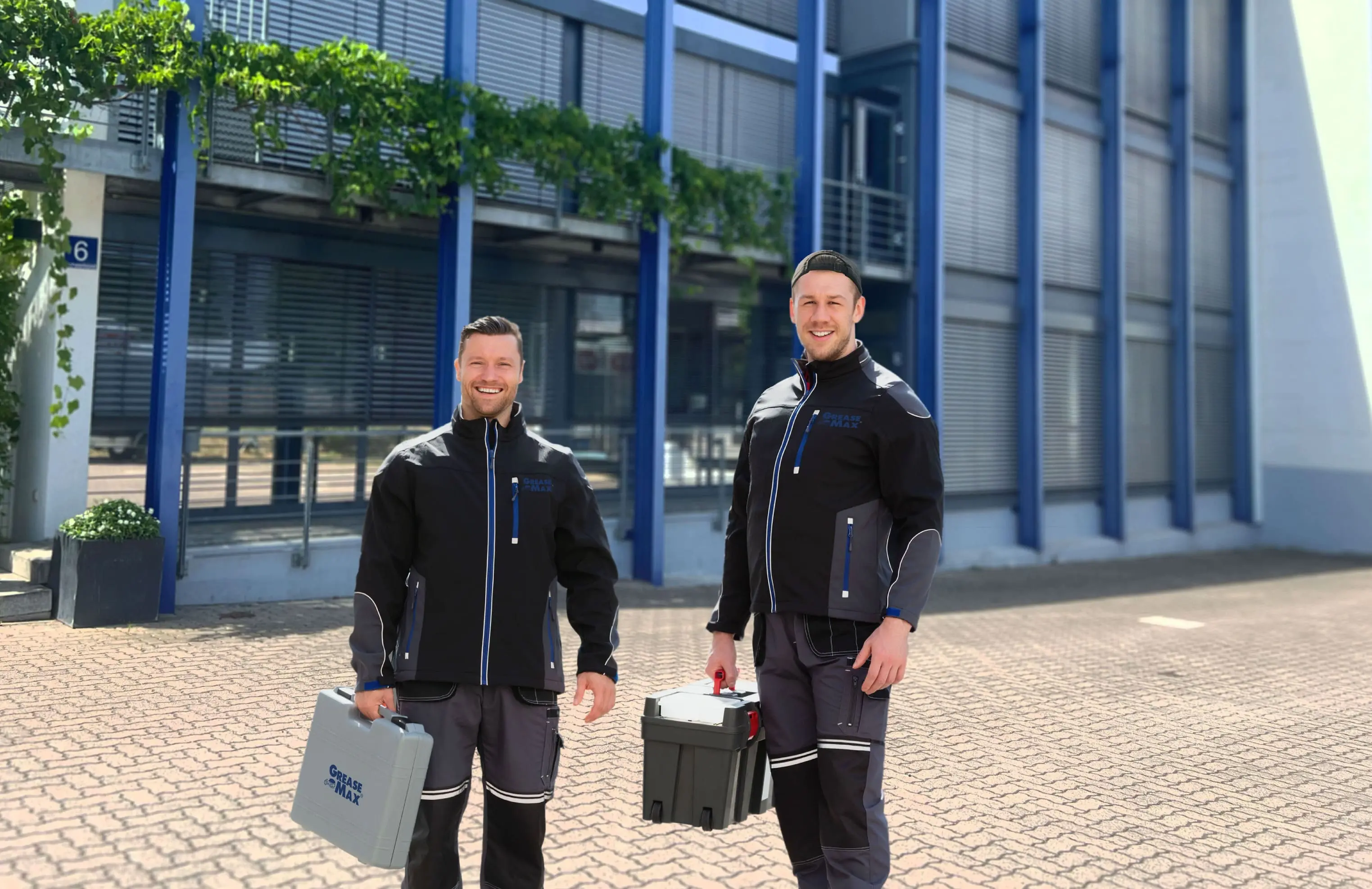 Mitarbeiter GREASEMAX Schmierstoffgeber