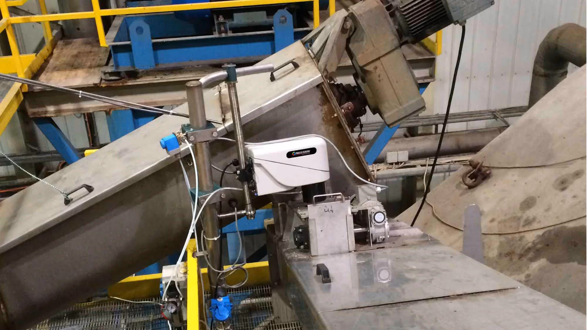 MCT460 Over Screw Conveyor