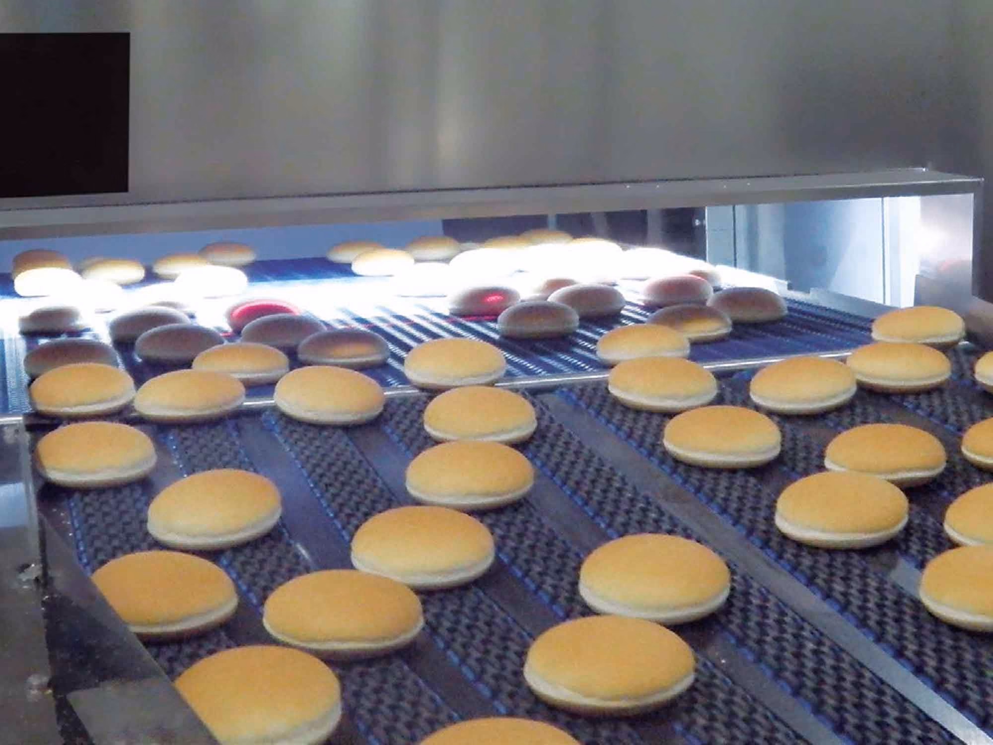 Kontrola wizyjna w kontroli wypiekanych produktów oferuje kilka zastosowań w celu poprawy kontroli procesu i zapewnienia, że produkty spełniają specyfikacje przed zapakowaniem.