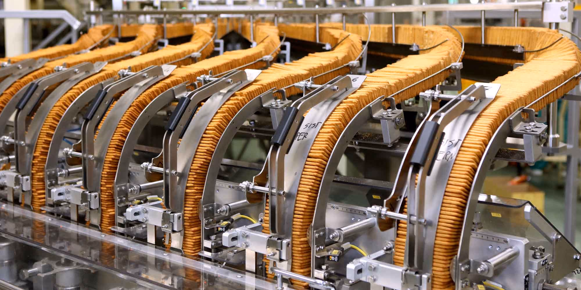 Lean Manufacturing ist eine Teamleistung, die zu Verbesserungen in allen Snack- und Bäckereibetrieben führen kann.