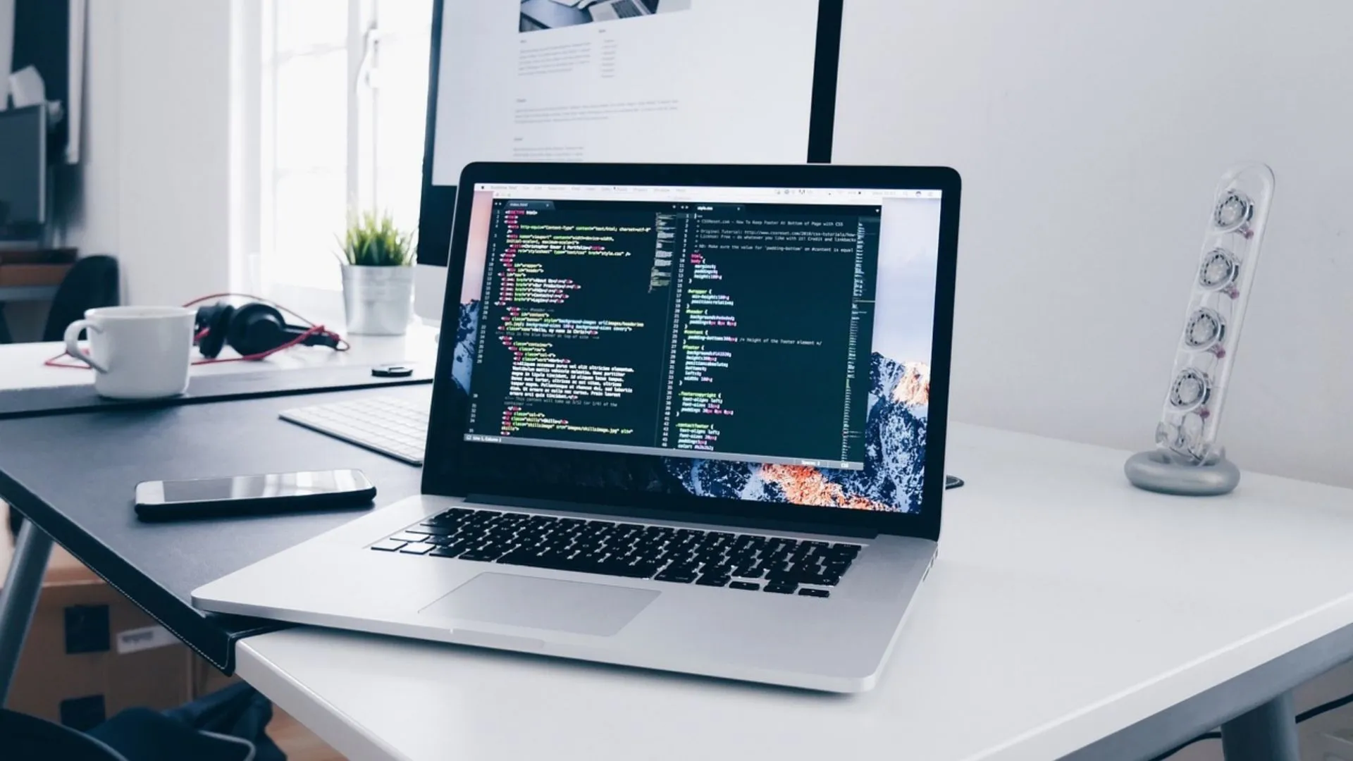 5 junior tech jobs that you can get without a university degree.