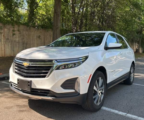 A white 2022 Chevrolet Equinox in a parking lot