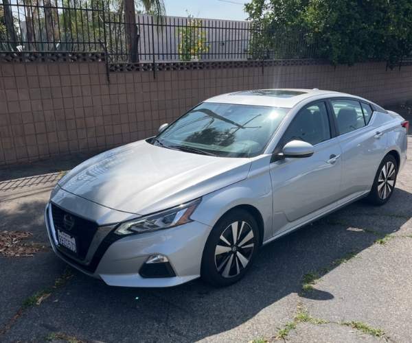 A sliver 2022 Nissan Altima in an empty lot