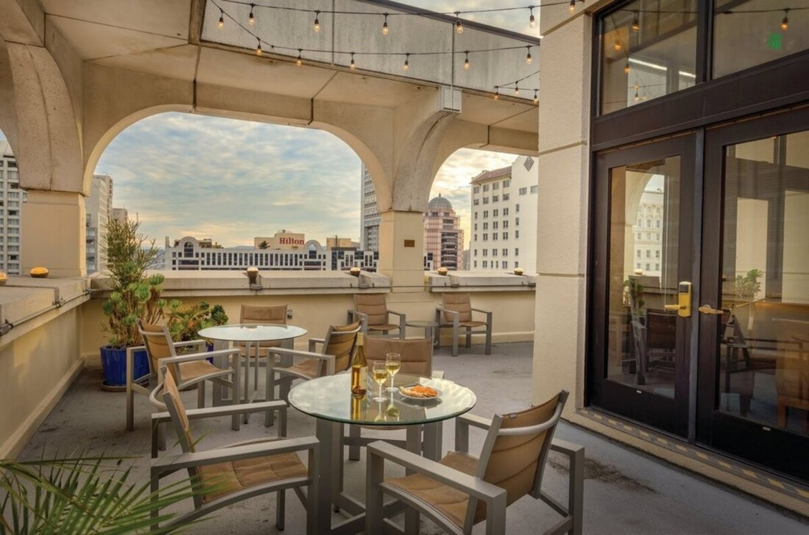 exterior seating at Zingari Ristorante & Jazz Room, SF