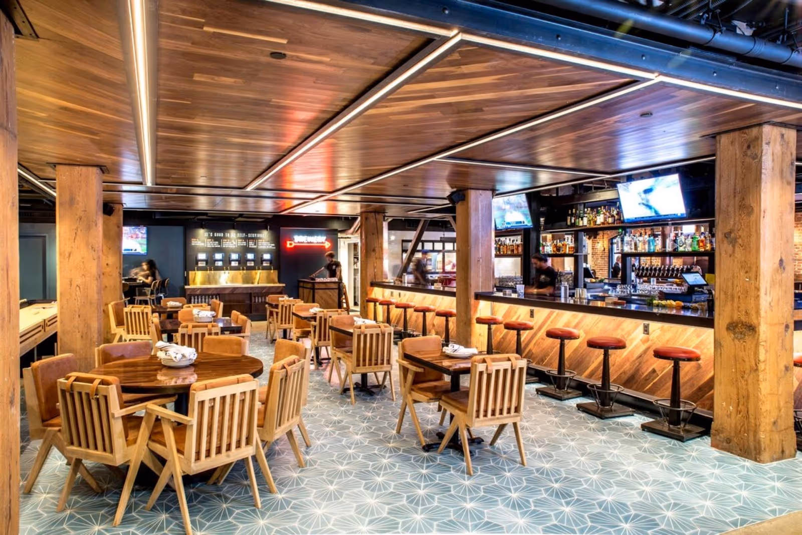 dining room at San Francisco Brewing Co.