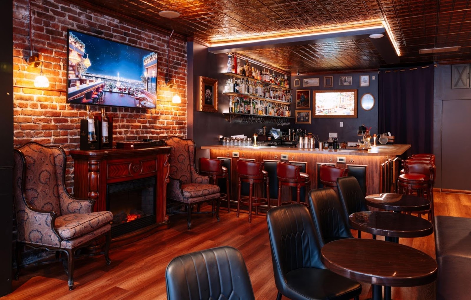 hearth, mounted television, and chairs surrounding a fully-stocked bar at RM 212, SF