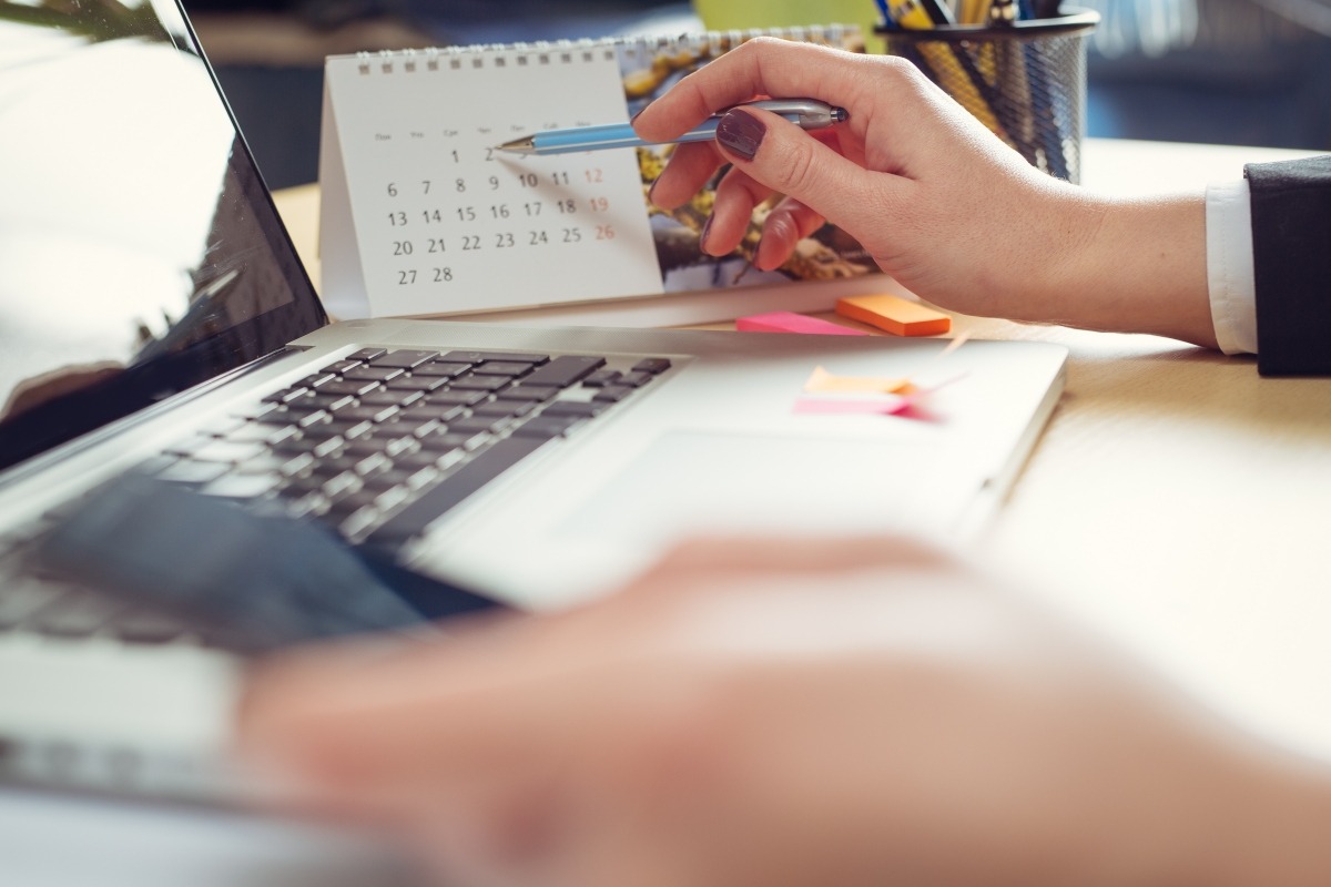 desktop with laptop and calendar