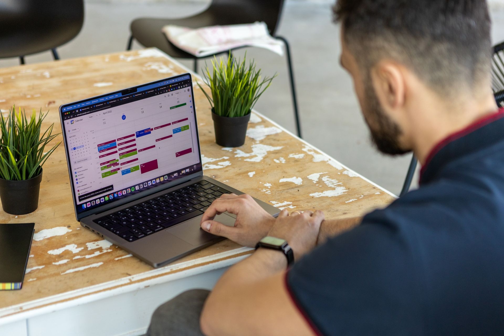 man using google calendar to schedule venue bookings