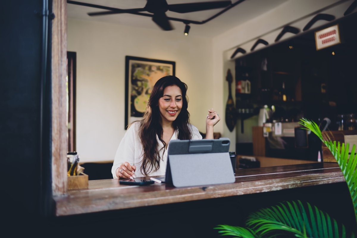 venue manager working on setting F&B minimums