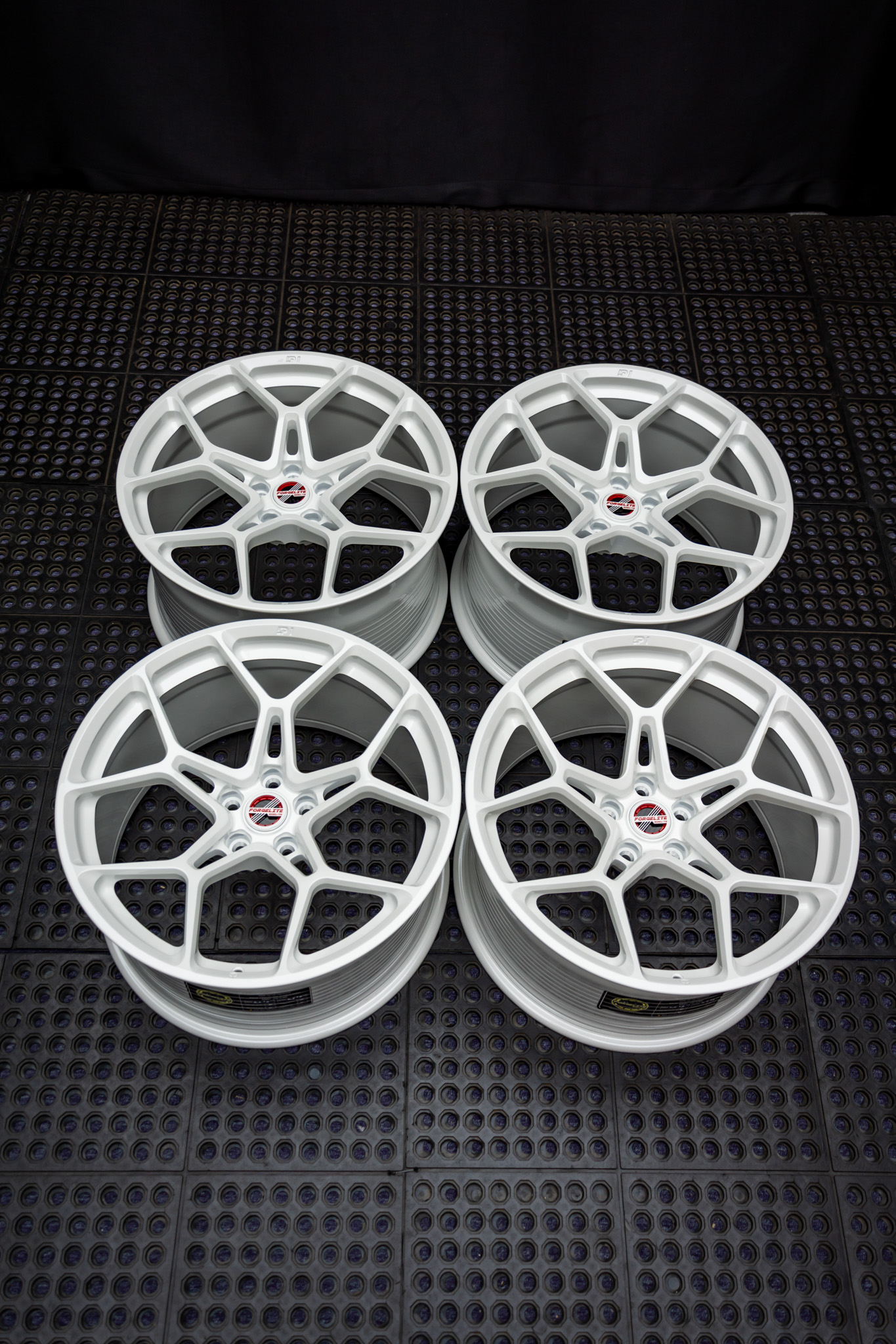 Forged Wheels_Custom Wheels_White Wheels_Lamborghini Wheels_Forgelite Wheels 
