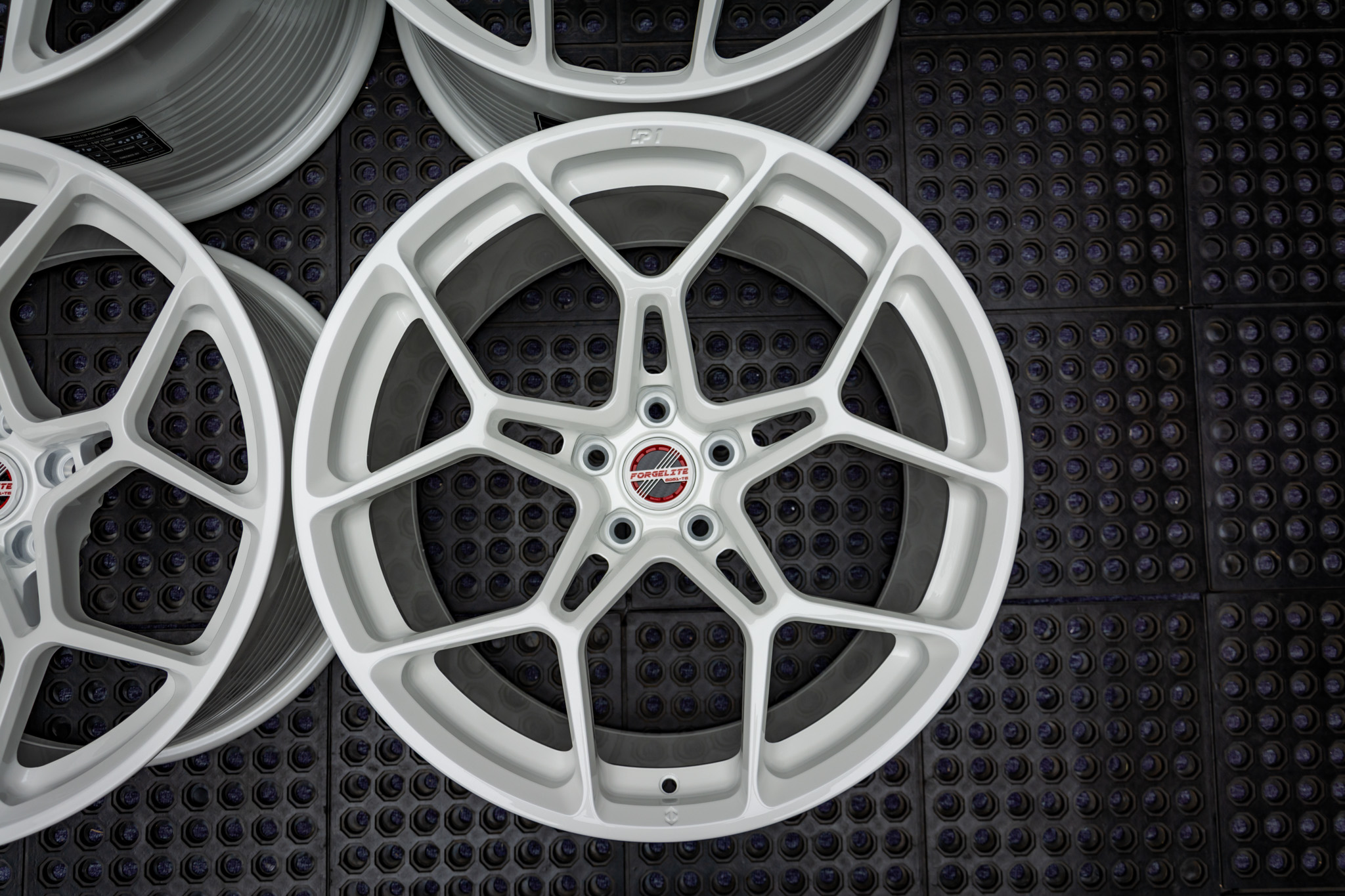 Forged Wheels_Custom Wheels_White Wheels_Lamborghini Wheels_Forgelite Wheels 