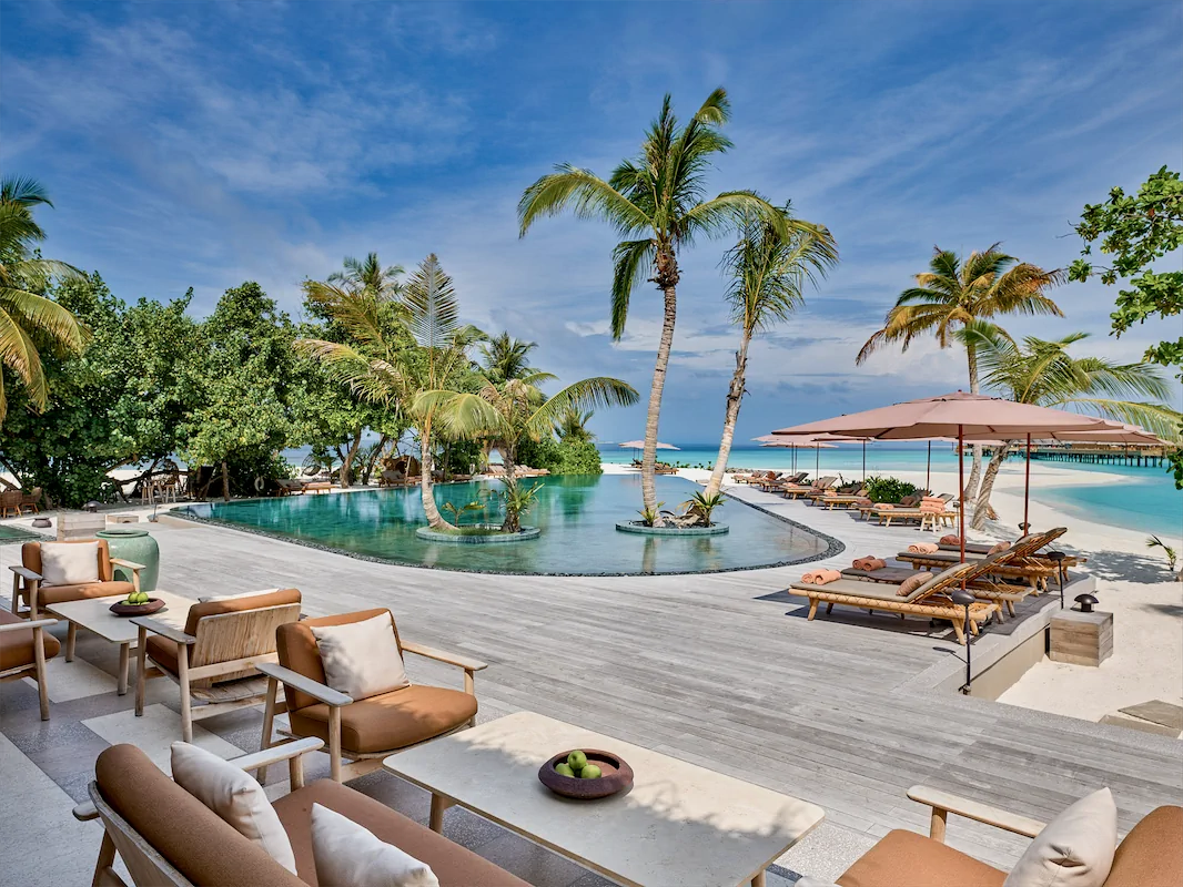 Das Signature-Bild des JOALI Maldives – Luxusresort mit Fokus auf Kunst, Natur und Individualität.