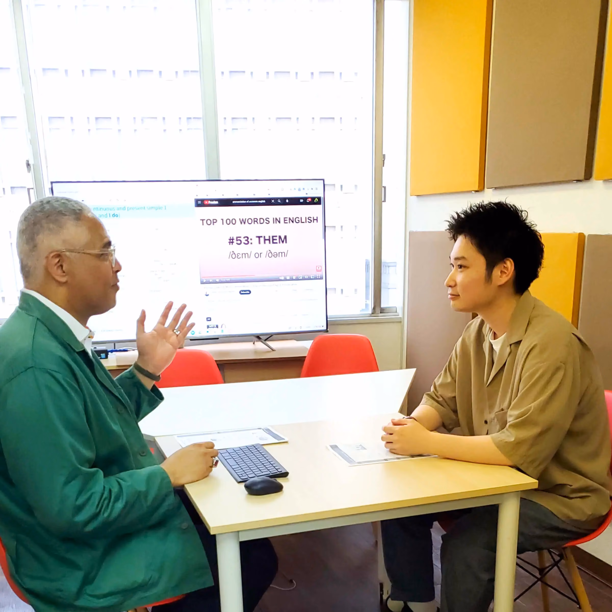 ネイティブ講師による英会話レッスン — 神戸元町PES