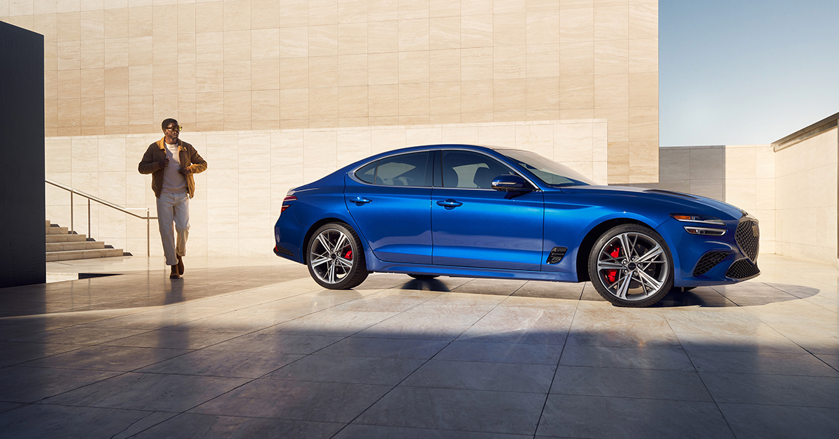 Side exterior view of Genesis G70