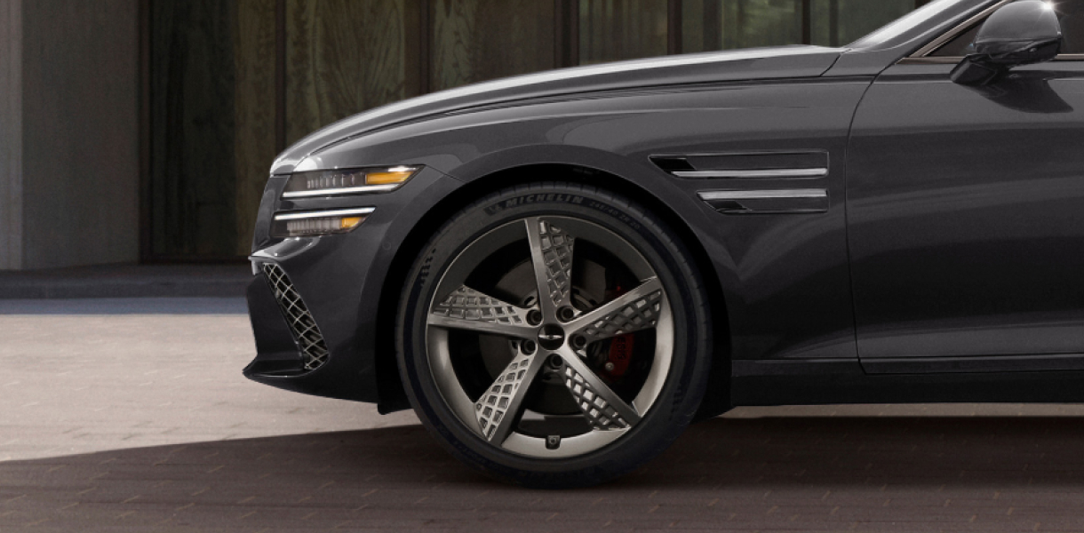 Closeup of G80 Sport 20" Wheels