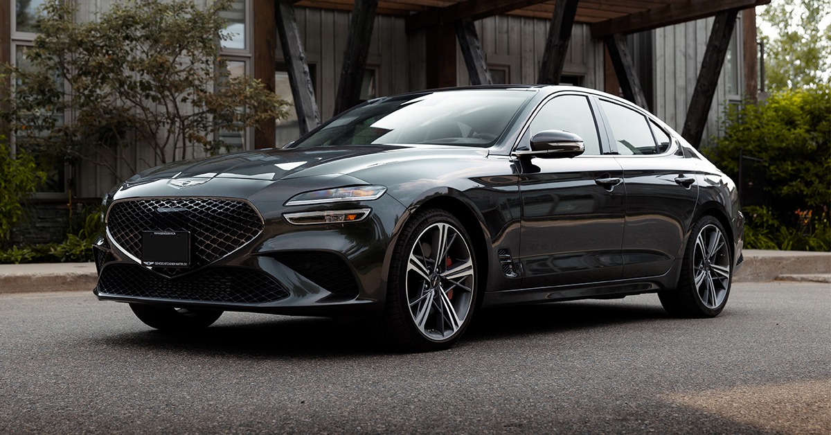 Front exterior view of Genesis G70