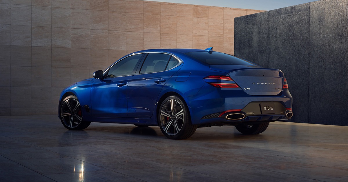 Rear exterior view of Genesis G70