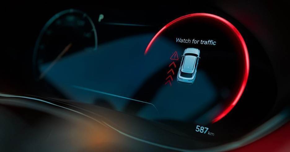 Avertissement de sécurité routière du GV70 sur le tableau de bord